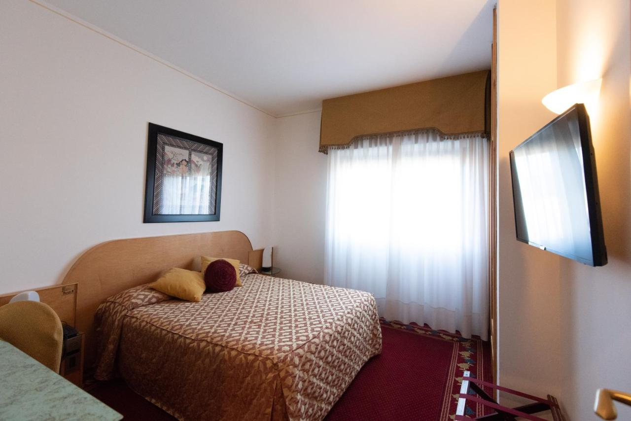 Hotel Castello Artemide Congressi Castel San Pietro Terme Kültér fotó