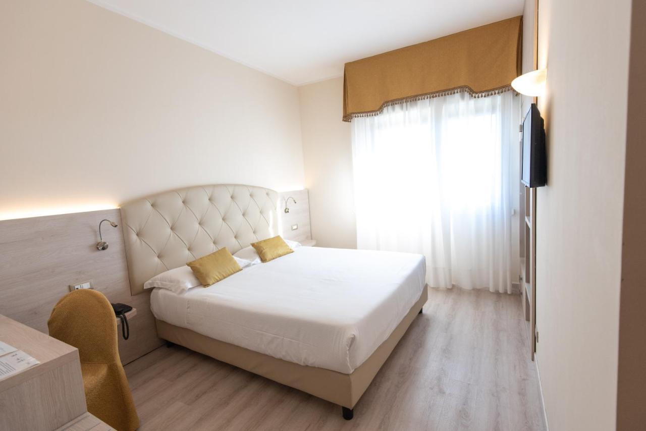 Hotel Castello Artemide Congressi Castel San Pietro Terme Kültér fotó