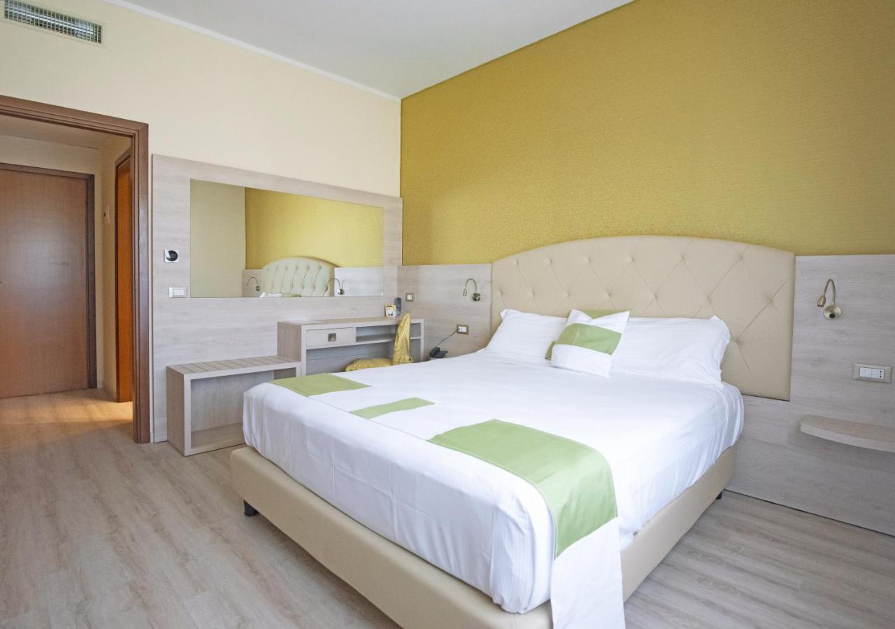 Hotel Castello Artemide Congressi Castel San Pietro Terme Kültér fotó