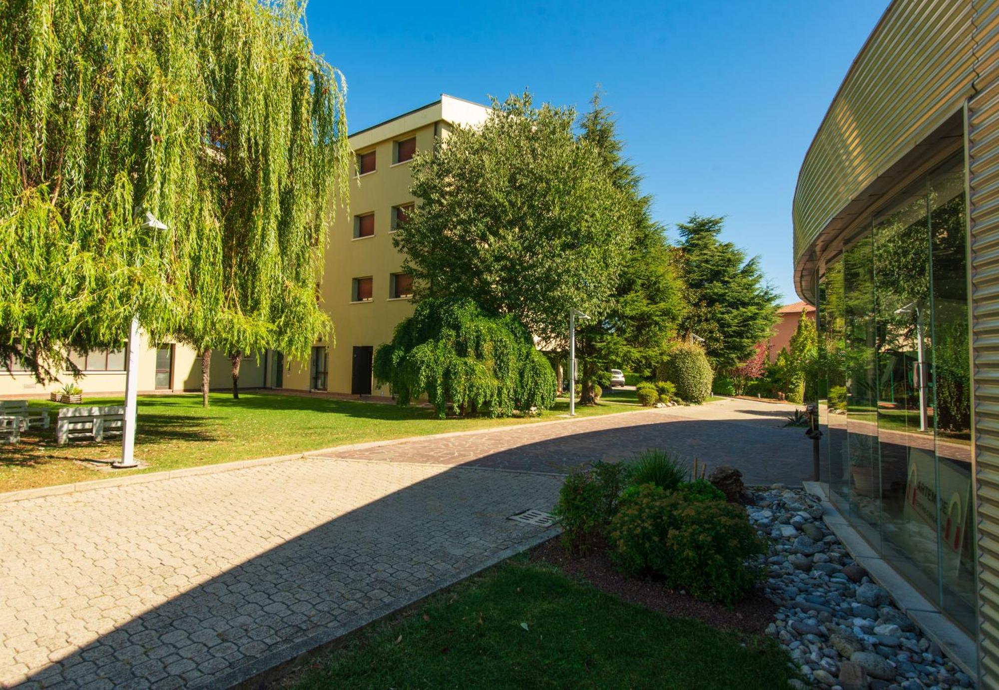 Hotel Castello Artemide Congressi Castel San Pietro Terme Kültér fotó