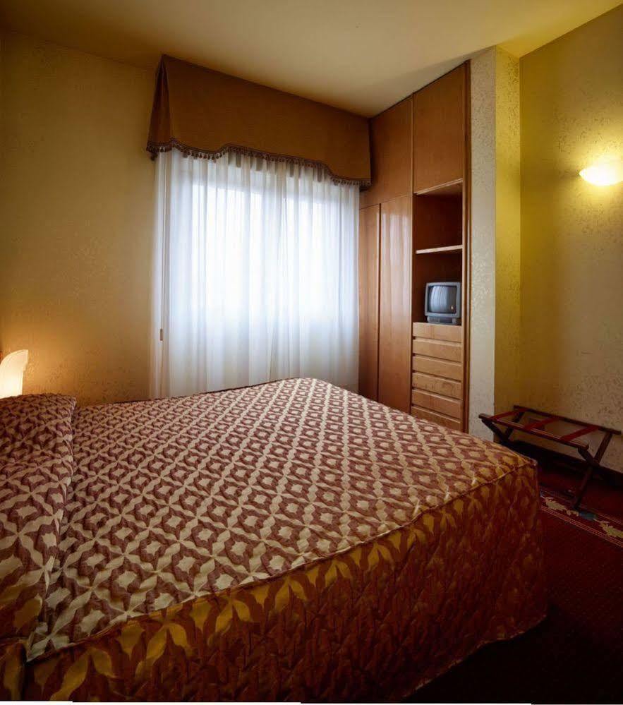 Hotel Castello Artemide Congressi Castel San Pietro Terme Kültér fotó